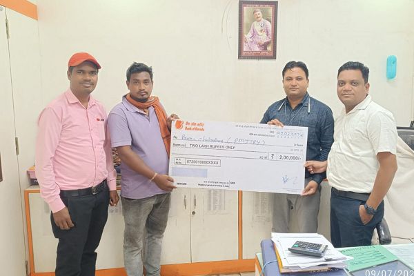 प्रधानमंत्री जीवन ज्योति बीमा योजना से परिवार को मिला 2 लाख की बीमा राशि