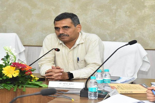 छत्तीसगढ़ में नई श्रम संहिताओं के क्रियान्वयन की हुई समीक्षा