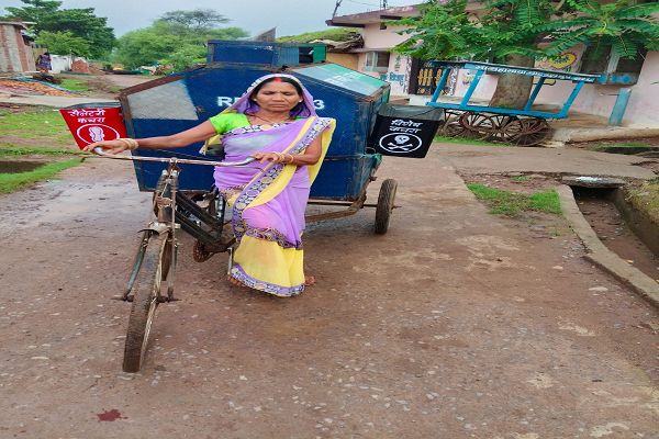 "ठोस अपशिष्ट प्रबंधन के साथ-साथ सोकपिट निर्माण हेतु ग्रामीणों को करे प्रेरित: सीईओ श्री अभिषेक अग्रवाल