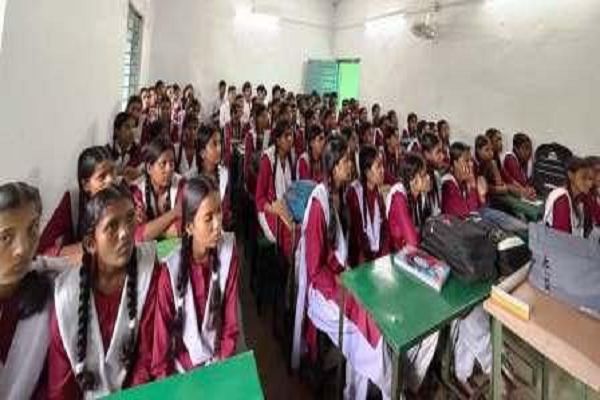 ऑनलाइन सुरक्षा का मजबूत कवच : बालिकाओं को साइबर सुरक्षा, कानूनी अधिकार और आत्मरक्षा की दी गई जानकारी