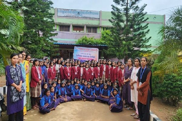 कस्तूरबा गांधी आवासीय विद्यालय विश्रामपुरी में छात्राओं को पॉक्सो अधिनियम की जानकारी दी