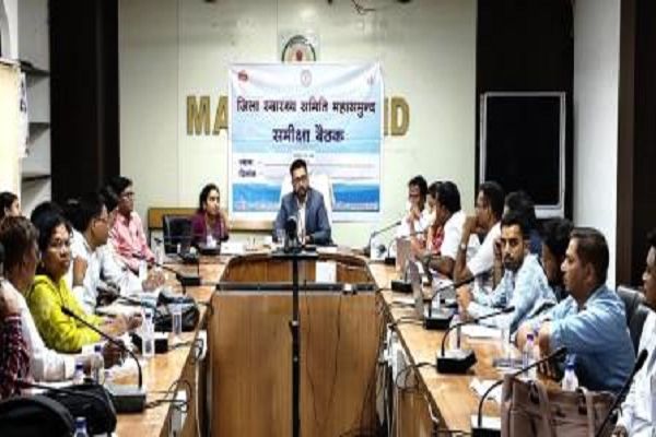 मानवीय संवेदना के साथ मरीजों का उपचार करें : कलेक्टर