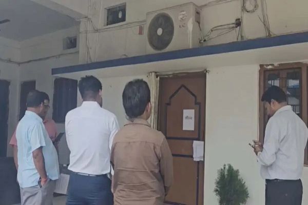 जशपुर नगर पालिका CMO कार्यालय सील, एसडीएम की कार्रवाई से मचा हड़कंप
