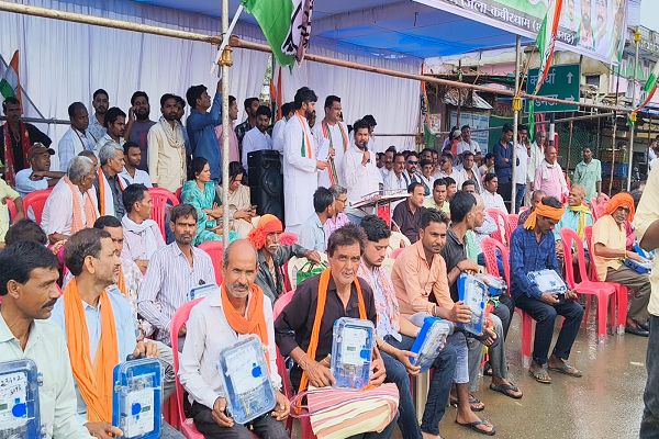 **बिजली बिल और स्मार्ट मीटर के विरोध में कांग्रेस कार्यकर्ताओं ने किया बिजली ऑफिस का घेराव***