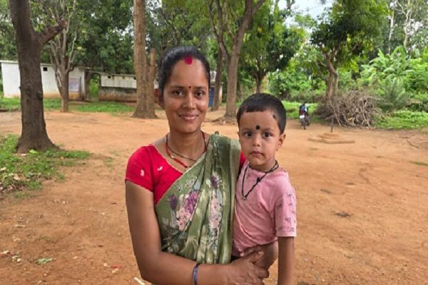 पोषण सखी बनकर महिलाओं और बच्चों के स्वास्थ्य की अलख जगा रहीं लक्ष्मी यादव