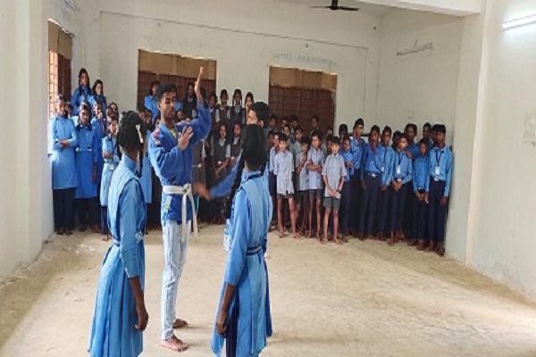किशोरी बालिकाओं को मिला आत्मरक्षा प्रशिक्षण