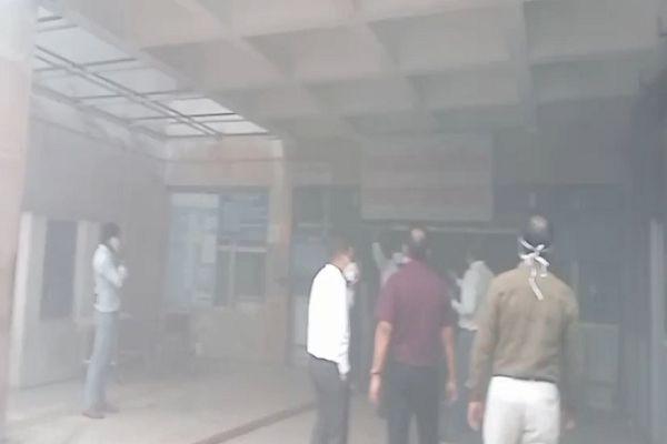 अंबेडकर अस्पताल के इमरजेंसी वार्ड में लगी आग, मरीजों को सुरक्षित शिफ्ट किया गया