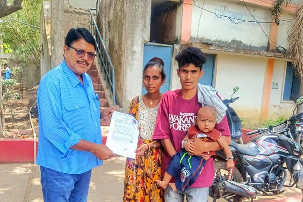 सेवा सेतु पोर्टल से घर बैठे मिला विवाह पंजीयन प्रमाण पत्र, रजनी और रितिकरोशन ने साझा किया अनुभव