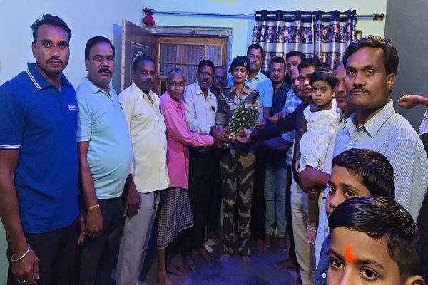 अंजली राजपूत सीआईएसएफ  का निज निवास मजगांव में किया  स्वागत