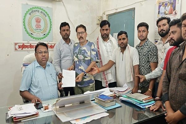  लोरमी - लोरमी में एक जनप्रतिनिधि पर कथित जानलेवा हमले का मामला अब सियासी रंग ले चुका 