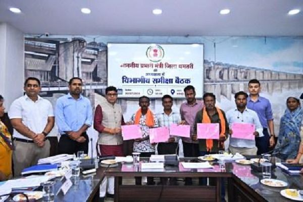 राजस्व मामलों में देरी बर्दाश्त नहीं, नामांतरण-बंटवारा सहित स्वामित्व कार्ड के प्रकरण समय पर निपटाएं : मंत्री टंकराम वर्मा