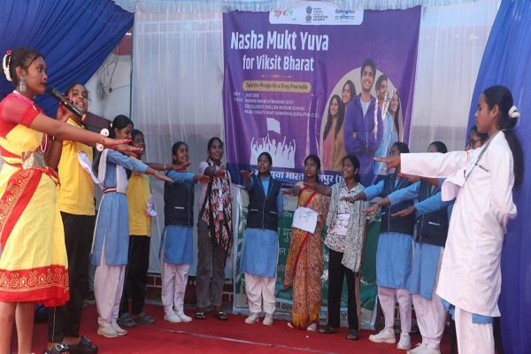 कलेक्टर ने सेवा सहकारी समिति मर्यादित कछौड़ का किया औचक निरीक्षण