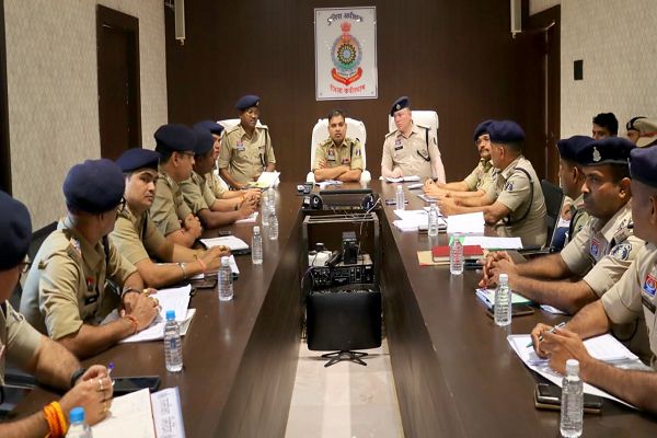  पुलिस अधीक्षक जितेंद्र कुमार यादव ने ली जिले के l थाना-चौकी प्रभारियों की पहली बैठक-- अपराध नियंत्रण, सुरक्षा एवं जनसुविधाओं को लेकर दिए आवश्यक निर्देश-