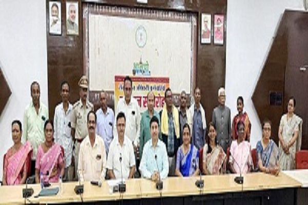 सेवानिवृत्त 25 शासकीय सेवकों को दी गई भावभीनी विदाई