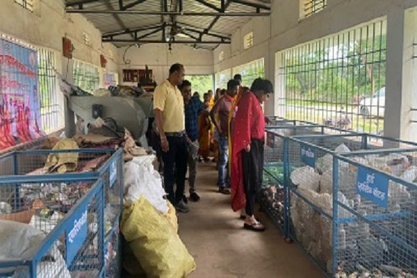राज्य सलाहकार अभिलाषा आनंद ने ग्राम पंचायत कामता का किया निरीक्षण