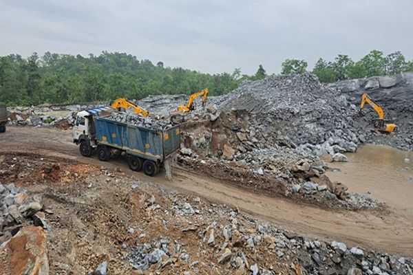 महाखुलासा पार्ट 2 : क्रेशर प्लांट अवैध तो बारूद किसकी अनुमति से फूटा?