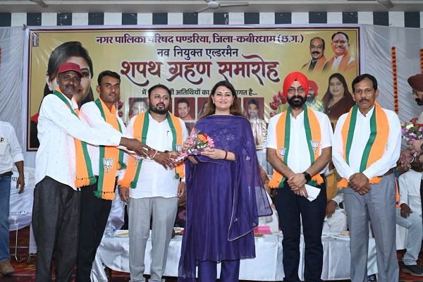  ** नगर पालिका के   नवनियुक्त पांच  एल्डरमैनों ने ली शपथ**.   -जनसेवा और विकास को सर्वोच्च प्राथमिकता देने का लिया संकल्प--