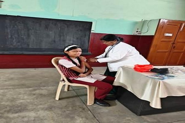 एचपीवी विशेष टीकाकरण सप्ताह 2.0 के तहत कार्मेल स्कूल में 41 छात्राओं का टीकाकरण