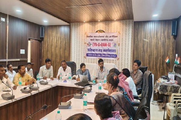 विकसित भारत जी रामजी के प्रभावी क्रियान्वयन हेतु बेरला में सरपंचों का प्रशिक्षण संपन्न