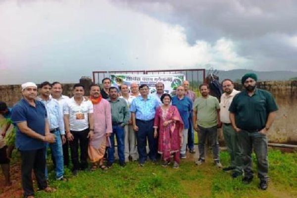 पर्यावरण संरक्षण का अनूठा संदेश : क्रीड़ा परिसर लालपुर में लायंस क्लब और ग्रीन वैली क्लब ने किया वृहद वृक्षारोपण