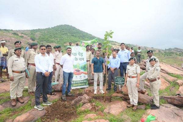 पथरीली पहाड़ियों को हराभरा बनाने की अनोखी पहल