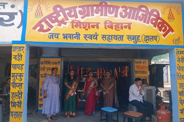  सीईओ सुश्री अनुपमा आनंद ने झलप में पीएम सूर्य घर योजना और बिहान समूह की आजीविका गतिविधियों का किया निरीक्षण