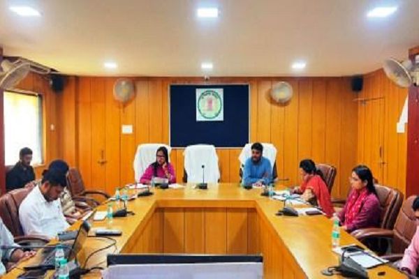 लंबित प्रकरणों के त्वरित निराकरण और &lsquo;हर घर तिरंगा&rsquo; अभियान को सफल बनाएं : सीईओ