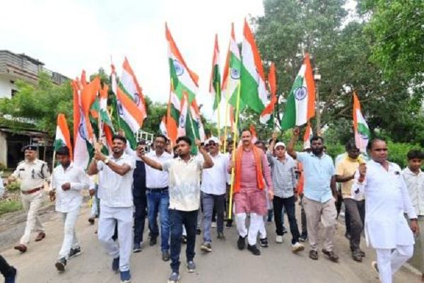 हजारों लोगों ने शान से लहराया तिरंगा, स्वास्थ्य मंत्री की मौजूदगी में निकली तिरंगा यात्रा