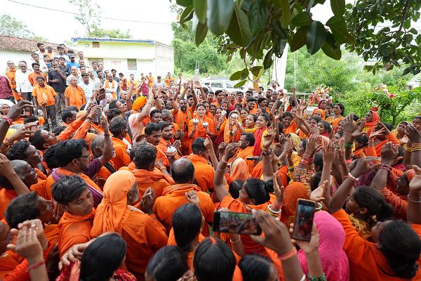  ***भोले की भक्ति में विधायक भावना बोहरा संग दौड़े कांवड़िये** --151 किमी की यात्रा के चौथे दिन गौरकांपा से मोहतरा पहुँची कांवड़ यात्रा---क्षेत्र में हुआ भव्य स्वागत--