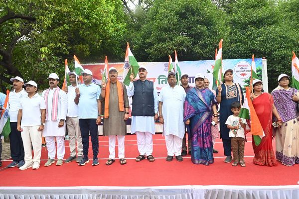  तिरंगा यात्रा में गूंजा देशभक्ति का संदेश, जांजगीर-चांपा में उमड़ा जनसैलाब