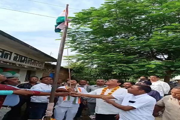 नगरदा में उत्साह से मनाया गया स्वतंत्रता दिवस, ग्रामीणों ने लिया नशामुक्ति का संकल्प