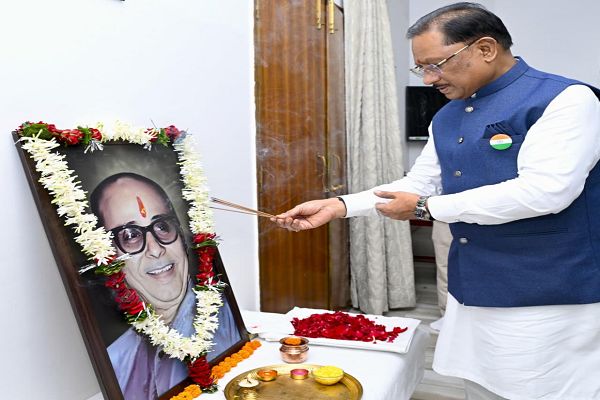  मुख्यमंत्री श्री विष्णु देव साय ने स्वर्गीय श्री कुशाभाऊ ठाकरे की जयंती पर उन्हें किया नमन