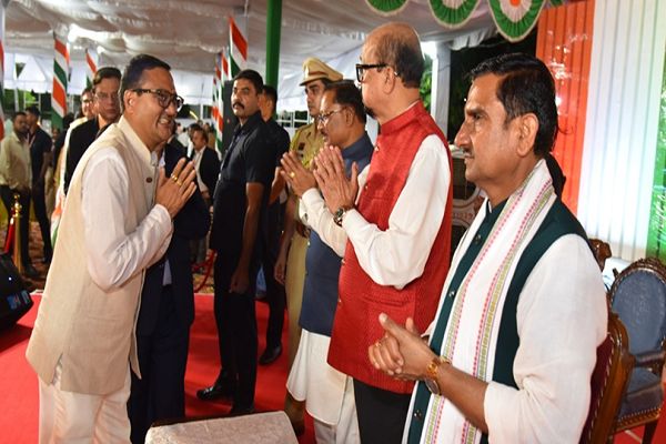 राजभवन समारोह में डॉ. अखिल जैन ने साझा किए मनोहर गौशाला के सेवा कार्य