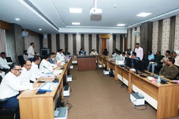बस्तर में कनेक्टीविटी बढ़ाने विशेष जोर, सड़कों और पुल-पुलियों के काम दिसम्बर तक पूर्ण करने के निर्देश