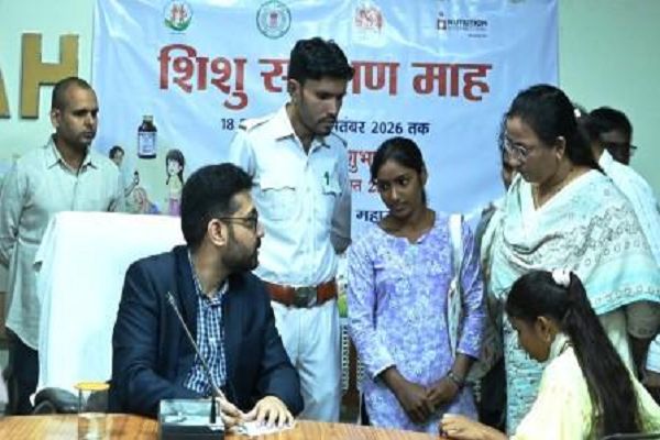 कलेक्टर लंगेह ने सुनी आवेदकों की समस्याएं, संबंधित विभाग को निराकरण के दिए निर्देश