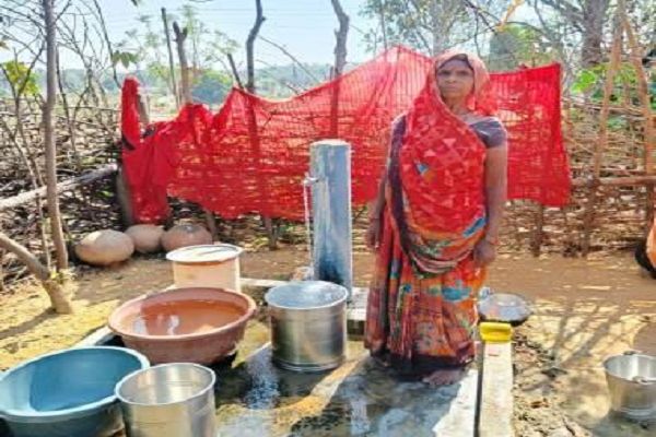 मुन्नी बाई के घर पहुंचा नल का जल, आसान हुआ जीवन: जल जीवन मिशन ने गांव में साकार किया स्वच्छ पानी का सपना