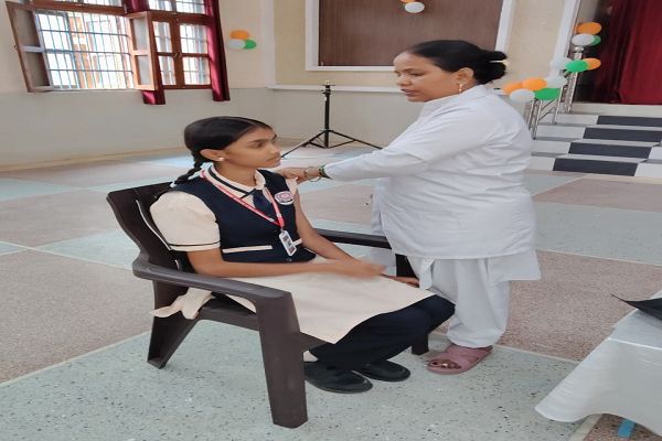 दशमेश पब्लिक स्कूल अंबिकापुर में 15 छात्राओं का एचपीवी टीकाकरण संपन्न