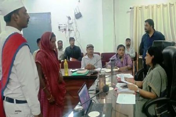 जनदर्शन में कलेक्टर ने सुनी नागरिकों की समस्याएं, त्वरित निराकरण के दिए निर्देश