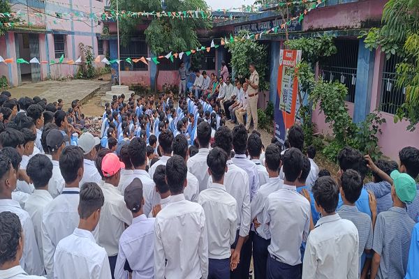  साइबर क्राइम के विरुद्ध छत्तीसगढ़ पुलिस का &lsquo;&lsquo;साइबर जागृति अभियान&rsquo;&rsquo; छत्तीसगढ़ को साइबर क्राइम मुक्त बनाने के संकल्प के साथ, छत्तीसगढ़ पुलिस का विशेष अभियान। 