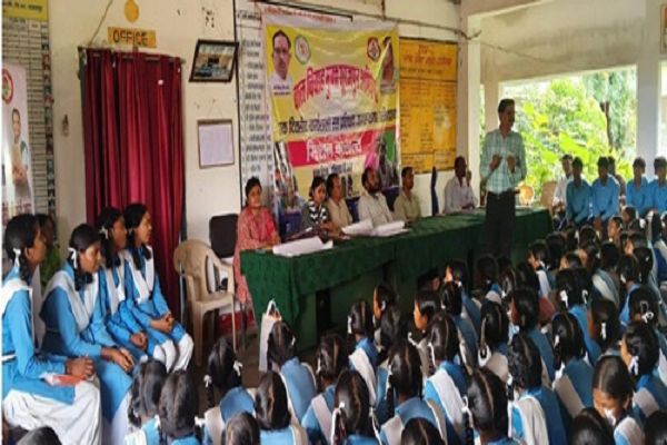 छग को बाल विवाह मुक्त बनाने के लिए छात्राओं को किया जागरूक, सुरक्षा एवं अधिकारों की दी जानकारी