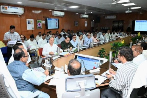 नगरीय निकायों के प्रगतिरत कार्यों में तेजी लाने के निर्देश, धीमी प्रगति पर जताई नाराजगी