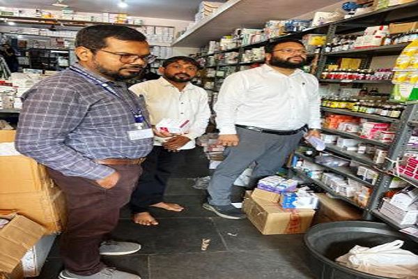 नकली व अमानक दवाओं की रोकथाम के लिए धमतरी में सघन औषधि निरीक्षण अभियान जारी