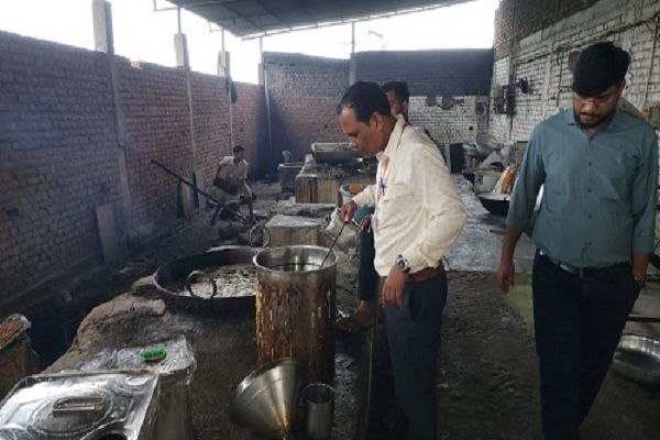 खाद्य सुरक्षा मानकों के उल्लंघन पर दो खाद्य प्रतिष्ठानों की अनुज्ञप्तियां निलंबित