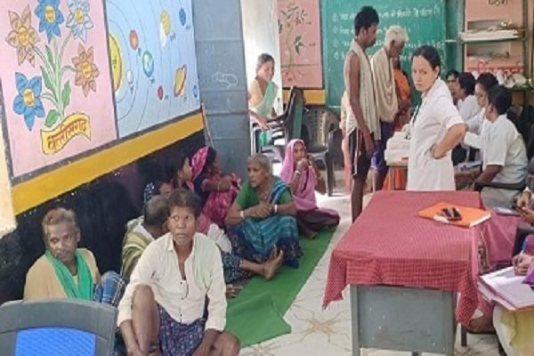 फरसवानी गांव में टीबी मुक्त भारत के स्वास्थ्य शिविर का आयोजन
