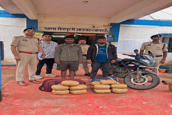  मैनपुर में 7.72 लाख का गांजा जब्त, महाराष्ट्र के दो तस्कर गिरफ्तार   0 15.44 किलो गांजा के साथ तस्करी में इस्तेमाल बाइक भी जब्त।  0 ओडिशा से महाराष्ट्र ले जा रहे थे गांजा।