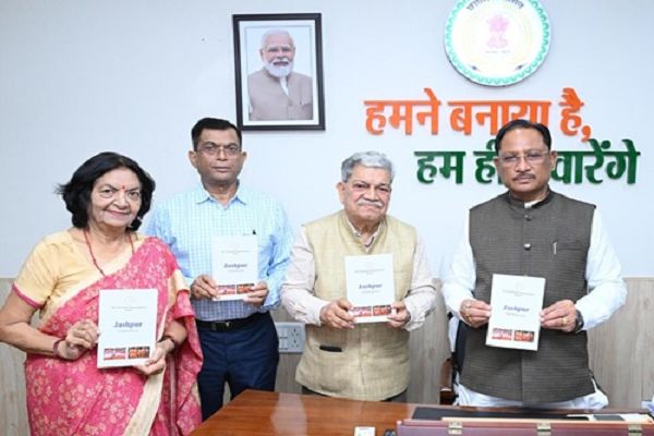 मुख्यमंत्री विष्णु देव साय ने किया &lsquo;जशपुर: एक परिचय&rsquo; पुस्तक का विमोचन