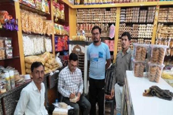 मिठाइयों में मिलावटी रोकने प्रशासन सजग, लिया गया नमूना