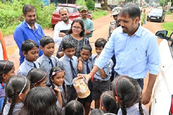 कुकरेल की लाइब्रेरी को सुविधायुक्त बनाने और जर्जर स्कूल भवन के लिए अतिरिक्त कक्षों का प्रस्ताव तैयार करने के निर्देश