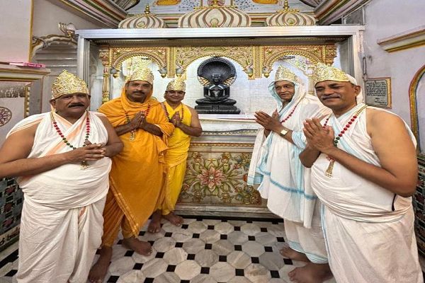 दिगंबर जैन बड़ा मंदिर में प्रतिदिन धार्मिक अनुष्ठान, कल मनाया जाएगा 'रक्षाबंधन वात्सल्य महा महोत्सव'