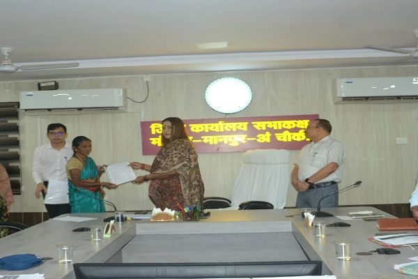 नक्सल पीड़ित 5 परिवारों के सदस्यों को मिली शासकीय सेवा
